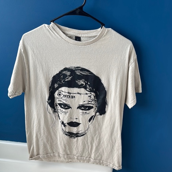 Taylor Swift Fortnight Graphic Tee - Picture 1 of 1